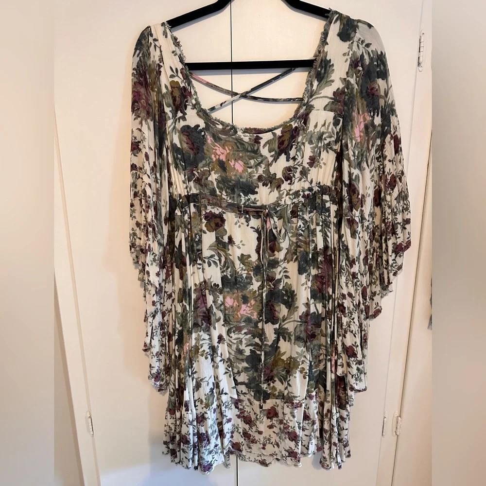 Dress - Picture 1 of 4